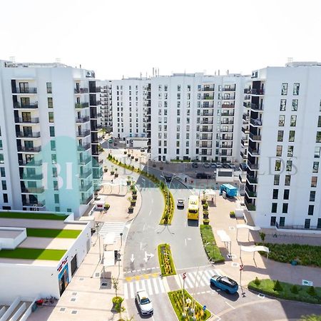 Bloomfields Stu Partial Canal View In Waters Edge Abu Dhabi Exterior photo