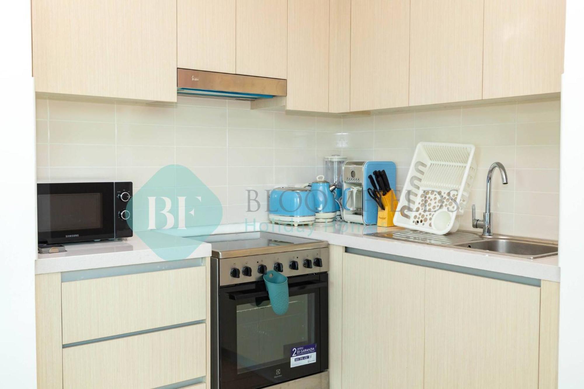 Bloomfields Stu Partial Canal View In Waters Edge Abu Dhabi Exterior photo