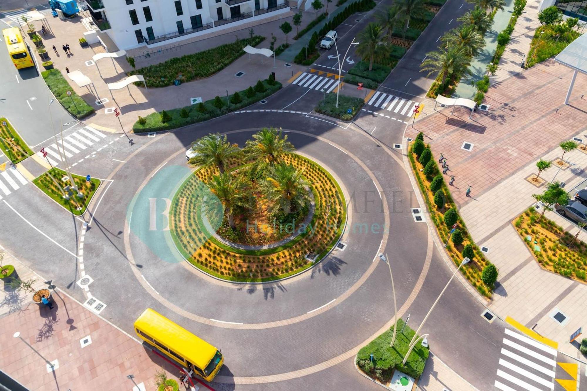 Bloomfields Stu Partial Canal View In Waters Edge Abu Dhabi Exterior photo